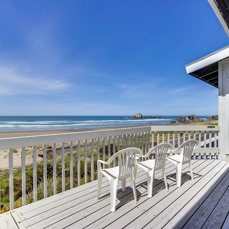 Spindrift Oceanfront Home バンドン エクステリア 写真