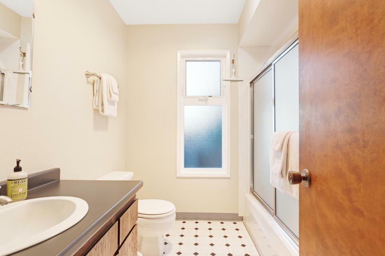 Spindrift Oceanfront Home バンドン エクステリア 写真