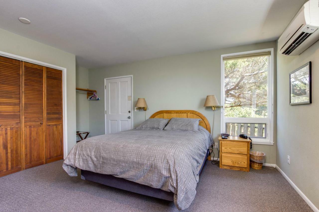 Spindrift Oceanfront Home バンドン エクステリア 写真